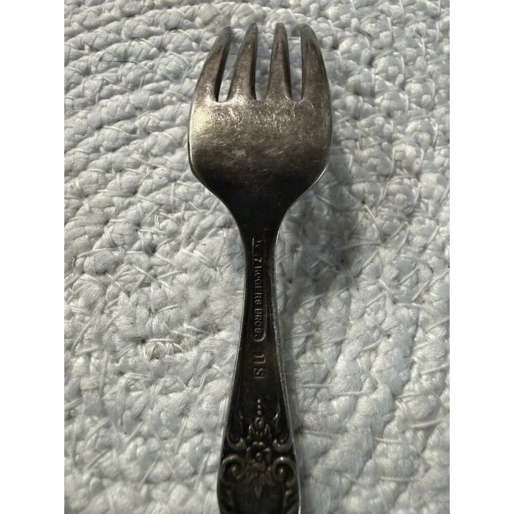 Vintage 1847 Rogers Bros Heritage 4 1/4 in. Silver Plate Childs Baby Fork